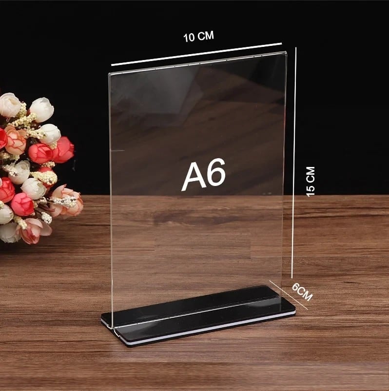 Menu mica chữ T A6 đế đen ghi số đo rộng, cao, sâu đế